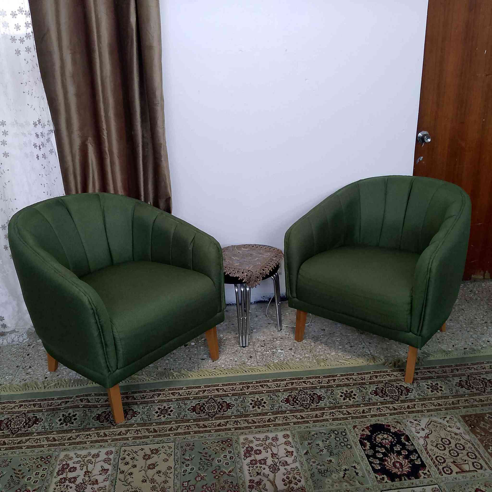 تخم قمفات 8 مقعد لون زيتوني طوخ جديد استعمال شهر ونص الله شاهد شخط مابي ولا احد كاعد عليه مستعجله على بيعته لان عدنه شيلوله وماعدنه مكان 
عنوان بغداد مجمع الصالحيه *********** هذا الرقم بي وتساب واتصال بغداد, العراق
