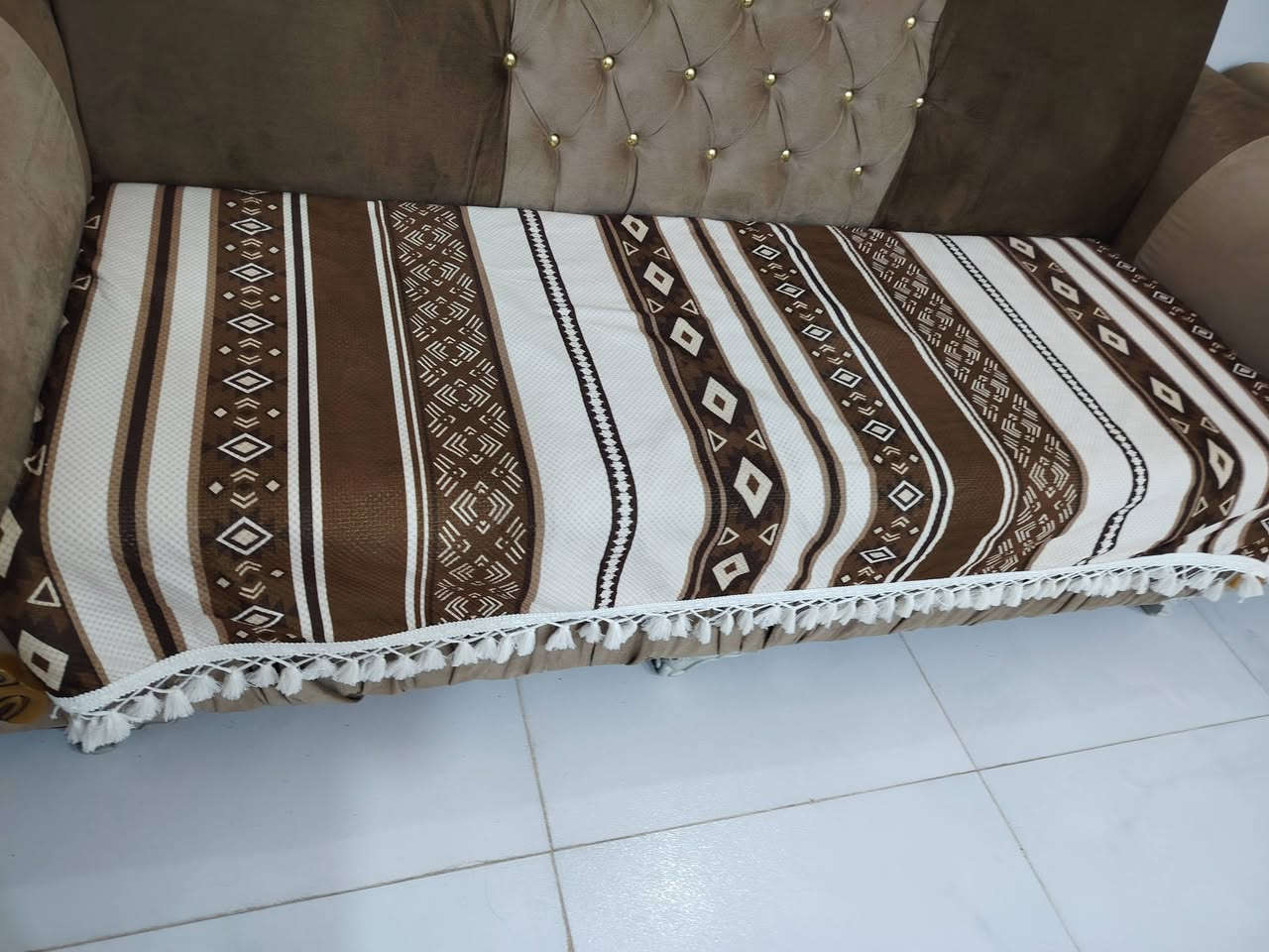 السلام عليكم... اشتريت مفرش تخم بوهيمي النوعية الثقيلة مثل ما موضح بالصورة والخلف محبب مانع تزحلق.. وزاد عندي ٨ امتار قطعة وحدة دون تقطيع.. للي يحب يشتري المتر ب ٥ ألف


**إذا كنت صاحب هذا الإعلان وتريد حذفه لأي سبب، رجاءا أرسل رسالة إلى الدعم الفني**