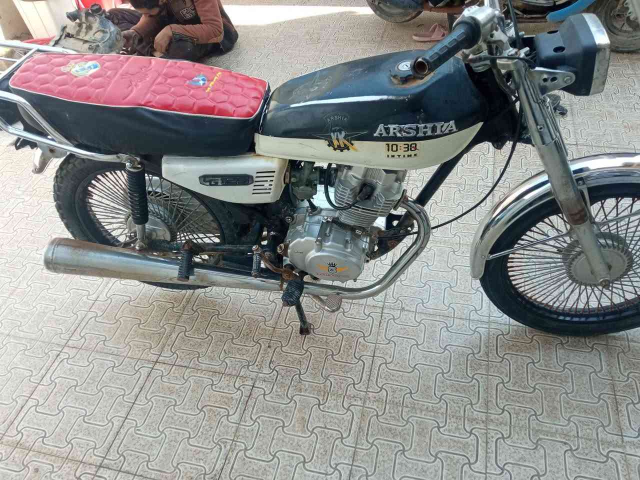 مديل 21كلك محرك مامفتوح بيها خيط دخان دراجه جاهزه عل وضع شركه سعر 300وشراي يتصل *********** شطره
