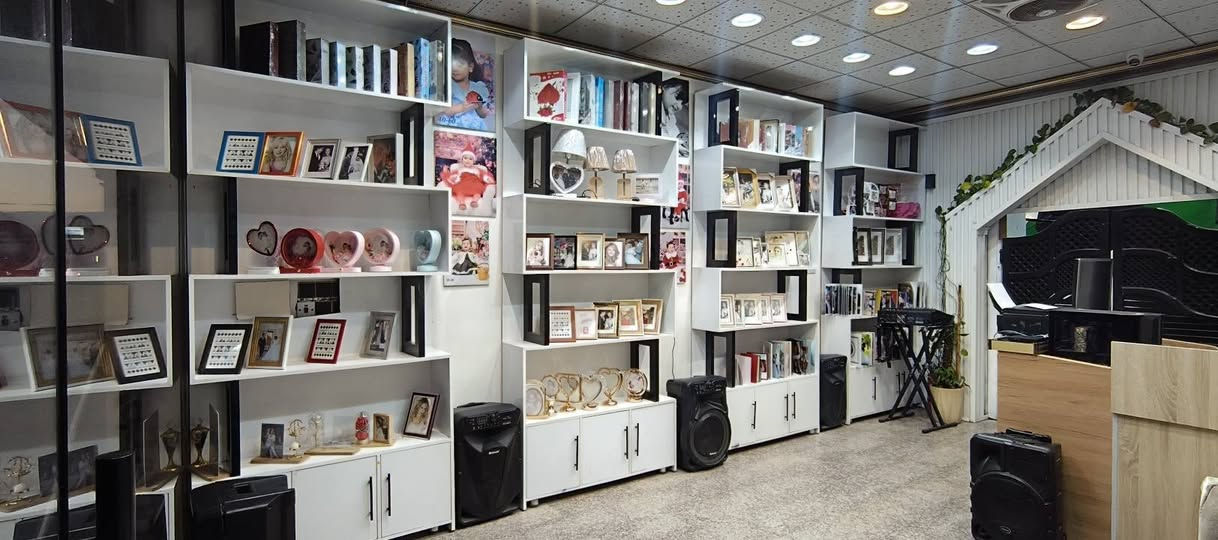 سلام عليكم ارفوف نضيفه كلش للبيع سعر الوحده ٢٢٥بيه مجال مرايه ١٠٠بيه مجال الاستفسار خاص او رقم ***********
