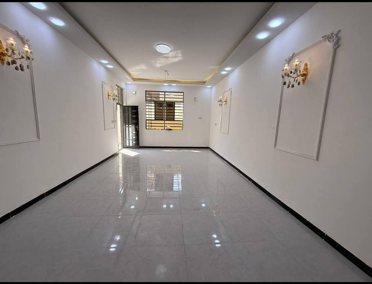 🏡 دار للبيع – النجف ثاني عرصة عن التجاري قريب جداً 
📍 الموقع: حي النداء – منطقة الـ67
📐 المساحة: 200 متر – طابو صرف
✨ تفاصيل البناء:
🔹 بناء ممتاز (جيد جداً)
🔹 الأساس + السقف: كونكريت مسلح صب مركزي
🔹 البناء: طابوق جمهوري
🔹 السقف: جبسن بورد
🔹 مجهز بـ منظومة كاميرات مراقبة + منظومة تقطير + سبالت
🛋️ مكونات الدار:
🛏️ غرفتين نوم
🛋️ صالة
🍳 مطبخ حار + مطبخ بارد
🤝 استقبال
🚿 حمام داخلي + 🚻 حمام خارجي
🚗 كراج سيارة
💰 السعر: 150 مليون (قابل للتفاوض)
📞 للاستفسار: ***********
