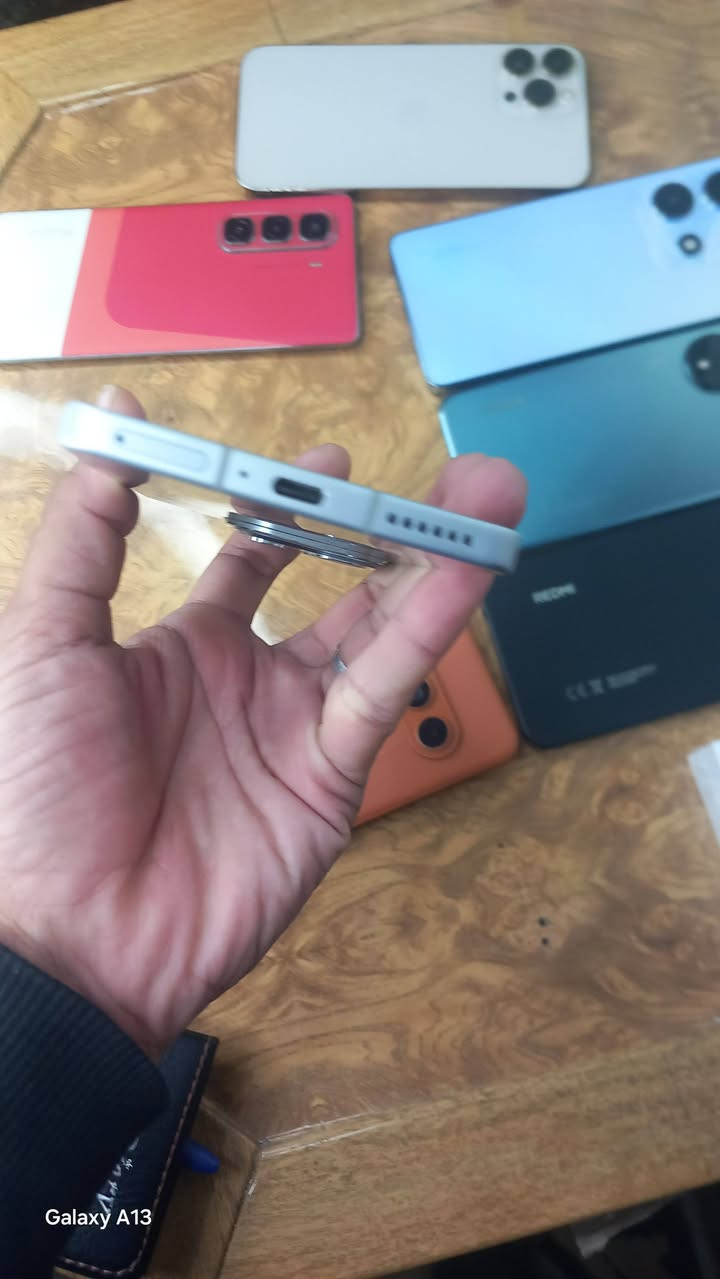 انفنكس نوت ٥٠ برو الجهاز اخو الجديد 
نضافه ١٠٠ بل ١٠٠ ذاكرة ٢٥٦ 
رام الخارجي ١٢+١٢ الجهاز مكفول كفاله 
عافه مكان  بغداد الامين الثانيه 
*********** سعر ٢٦٠ قفل 
بدون ملحقات
