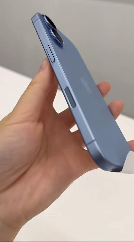 ايفون 17 كامرتين جهاز مصارله هواي مفتوح من الكارتون بطاريه  🔋100 مشحون 30 مره فقط جديد جهاز ذاكره 💾256 مراوس ب 16 برو ماكس او بيع لل استفسار *********** وللعلم جهاز مو اكتف جهاز ضمانه حقيقي
