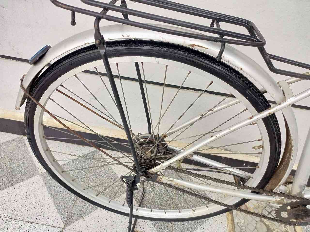 باسكل حجم كبير 27 للبيع نضيف سعر 60وبي مجال للاستفسار مراسله صفحه او اتصال ***********
