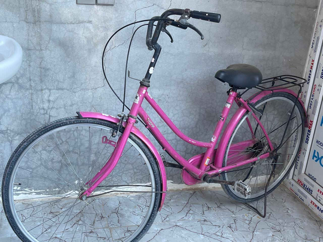 سلام عليكم باسيكل بناتي ياباني اصلي كله بلاد للبيع حجم ٢٦
السعر ٦٥ وبي مجال
. ***********
