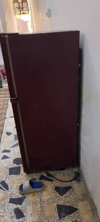 ثلاجه لل بيع السعر 100 بيها مجال الاستفسار 07763262172