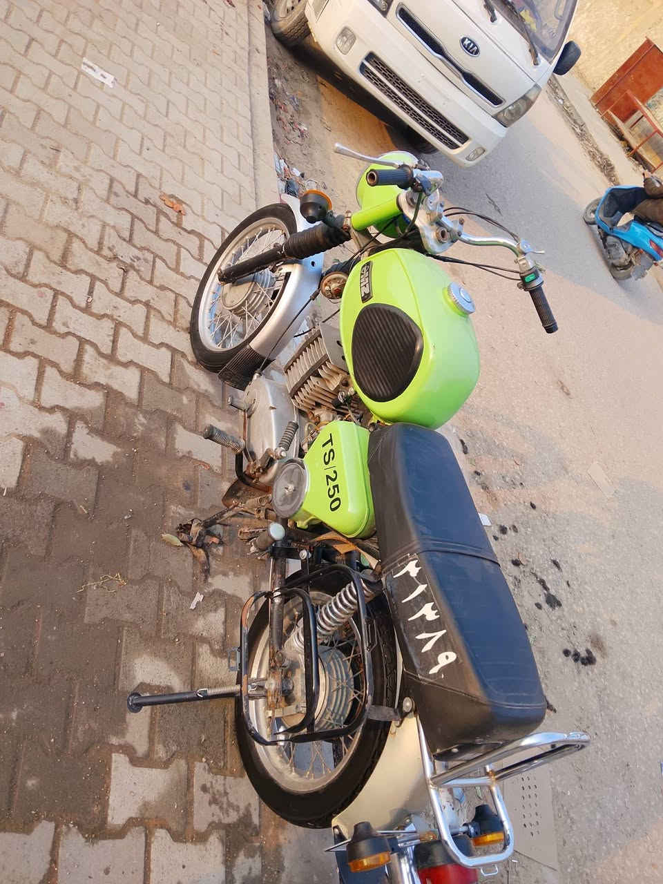 سلام عليكم مطور البيع 81 رقم وسنويه بدون راعي سايس 4 الحيم صوب واحد جوه الكشن مطور معمر جديد كهربايات شعال كله او مروس 82 العنوان نجف الرقم *********** و رحم الله والديه المو شراي لا يتعبني السعر خاص
