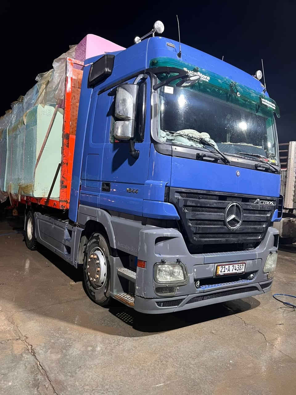 سلام عليكم تريله اكتروز دمعه موديل 2004 كلج كير 8 نمره اكسن برينه مكفوله من صبغ وضربه سياره نضيفه هيه وعربانتها رقم سليمانيه تحويل ثاني يوم سعر السياره 310وبيها مجال بسيط العنوان بغداد رقم تلفون /*********** يوجد واتساب
