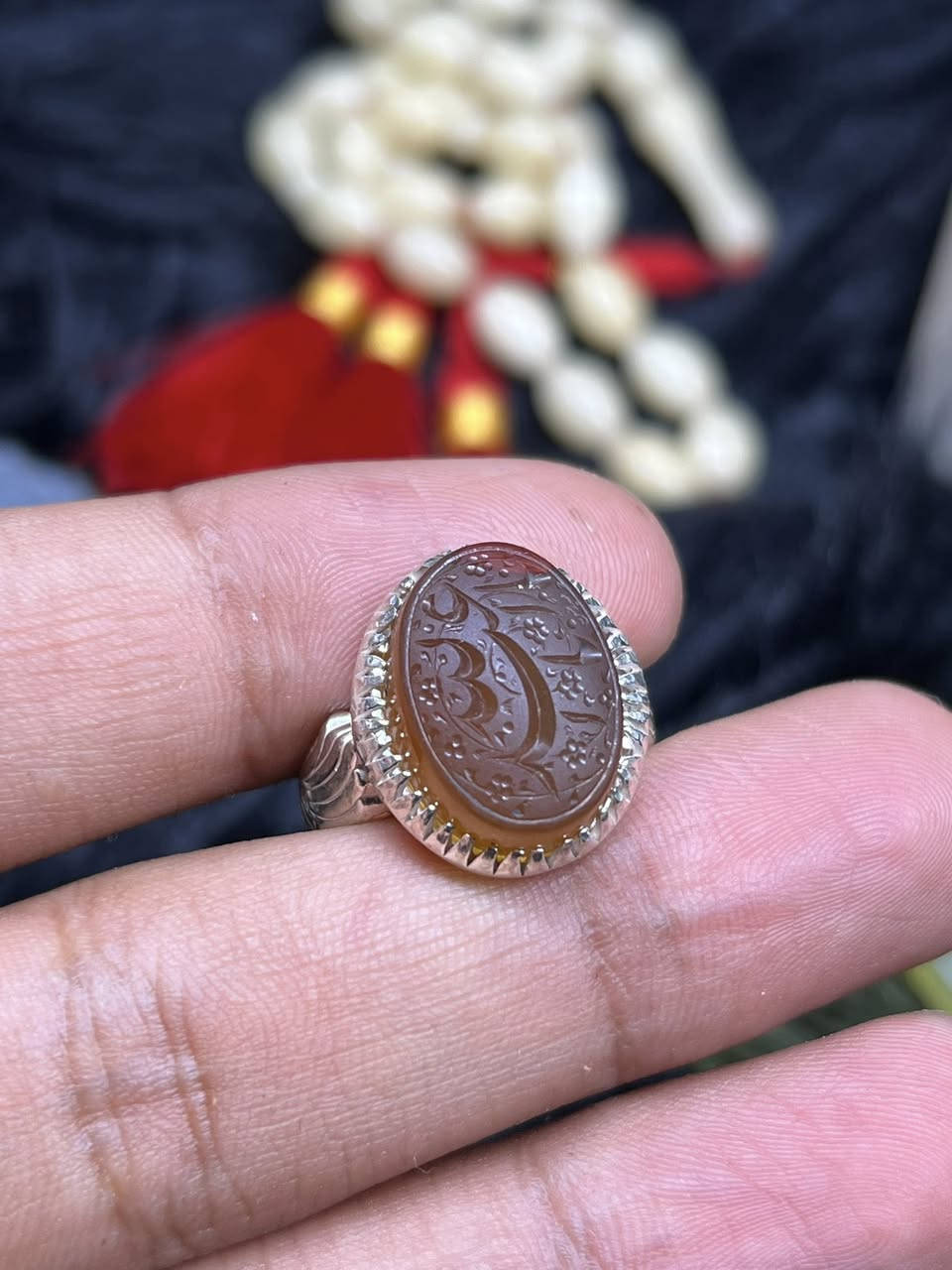 خاتم عقيق يماني زعفران 

مخطوط يا أبا عبد الله

الشراي*********** المكان بغداد حي اور 

توصيل ماعندي
