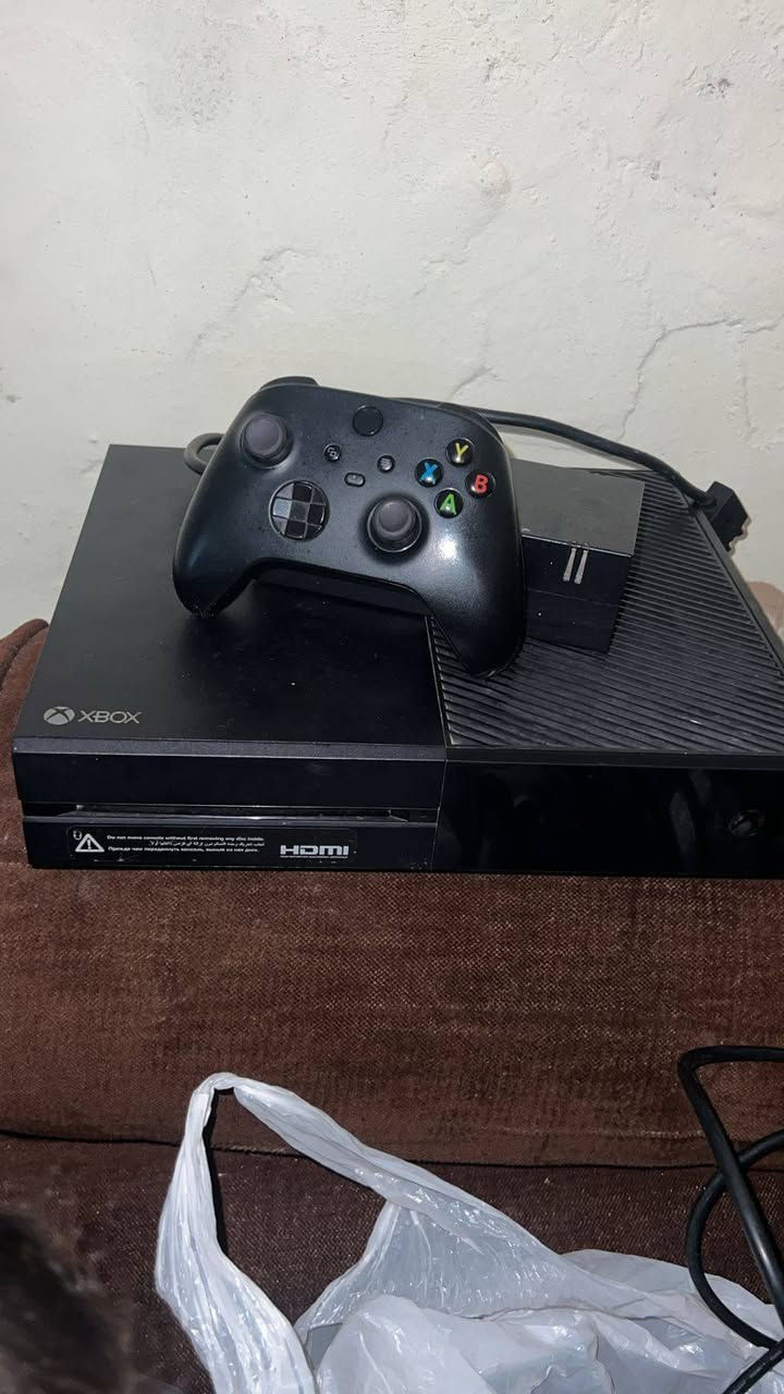 السلام عليكم ورحمه الله عندي هذا الاكس بوكس للبيع 
ذاكرته 512سعره 150 وبمجال***********
