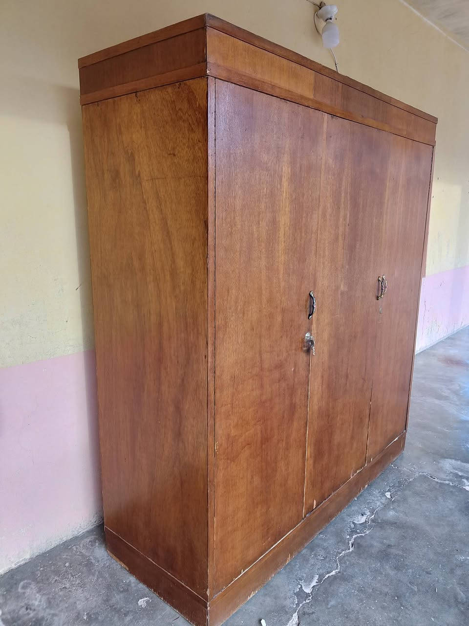 السلام عليكم 
مكلف بالنشر 
كنتور 3 ابواب للبيع 
للاستفسار الاتصال على الرقم 
*********** متوفر واتساب 
ادمن وافق اذا مو زحمه
