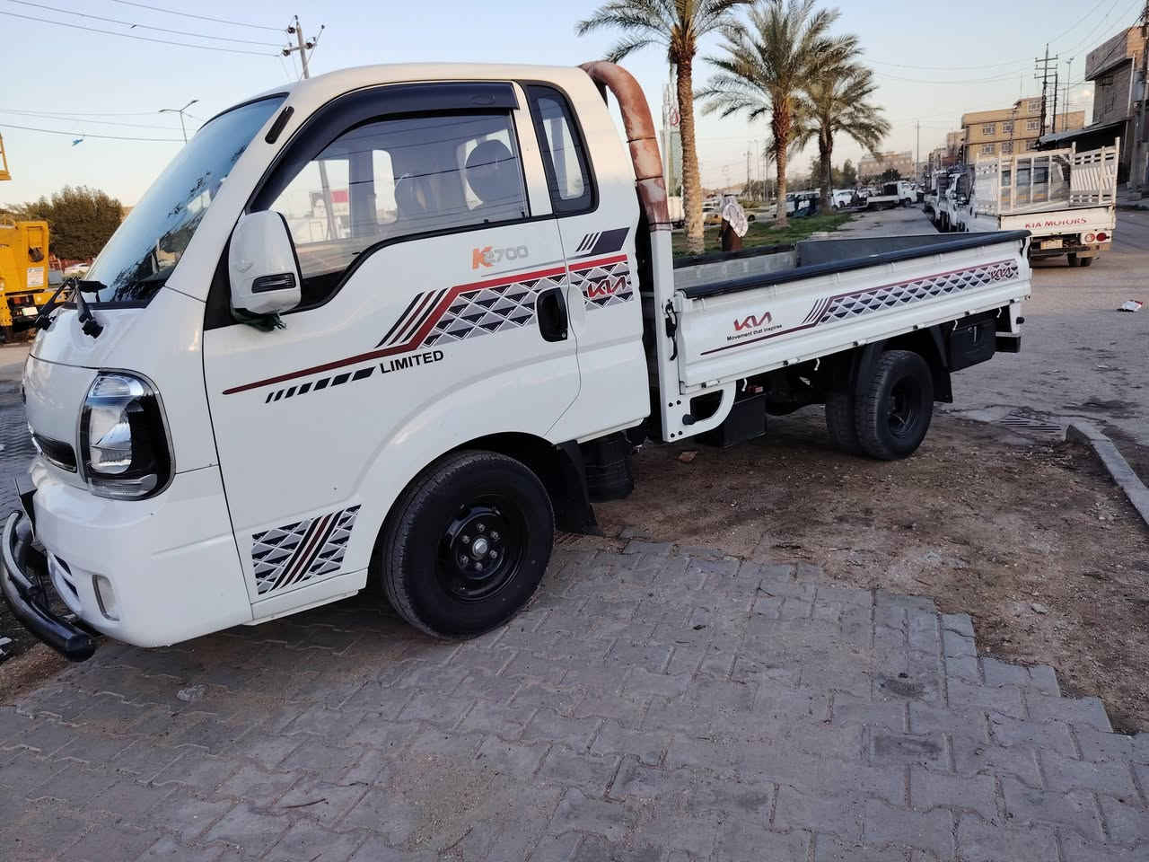 السلام عليكم كيا حمل موديل 2022رقم بغداد بيها طخه جدا بسيطه مكاني كربلاء ماشيه 90الف***********
