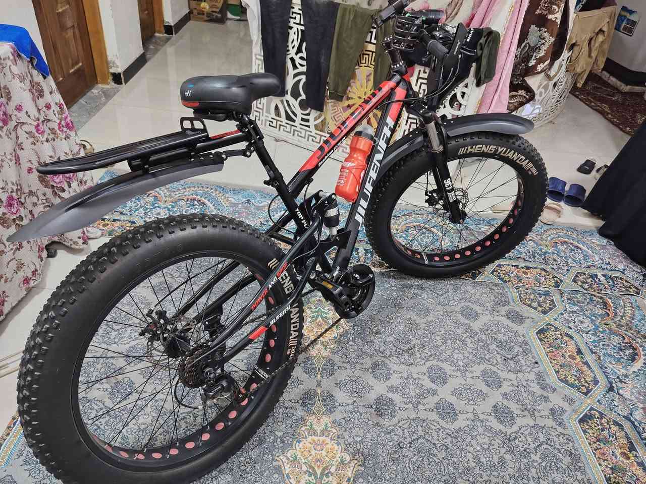 السلام عليكم حجم ٢٦ دبابه يتحمل اوزان عاليه حيل نظيف مستعمل اسبوع فقط العكرب والبريكات ماركه شيمانو سرج طبي دبل امامي وخلفي حيل مريح بالسياقه وخفيف قيم بل يرظي الله واكو توصيل ***********
***********
