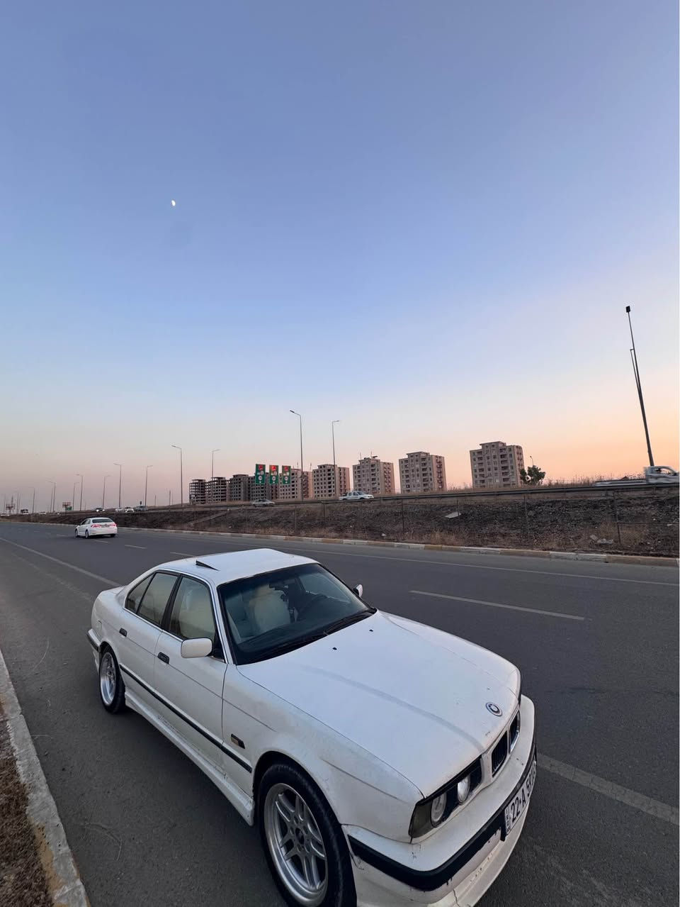 BMW 1991 525i 
مەکینە کەپسی گێر عادی
دووپارچەی سبوغە بەس پەمپە بێ لێدران
سلایت دوو جام کارەبا
بۆنیتو پێش کراوە بە 1995
چوار تایەو ویلی نوێ 
مەکینە بەشەرت 
توندو تۆلە 
تەبرید بەشەرت
کارەبایات بەشەرت
وتساپ
*********** أربيل, العراق
