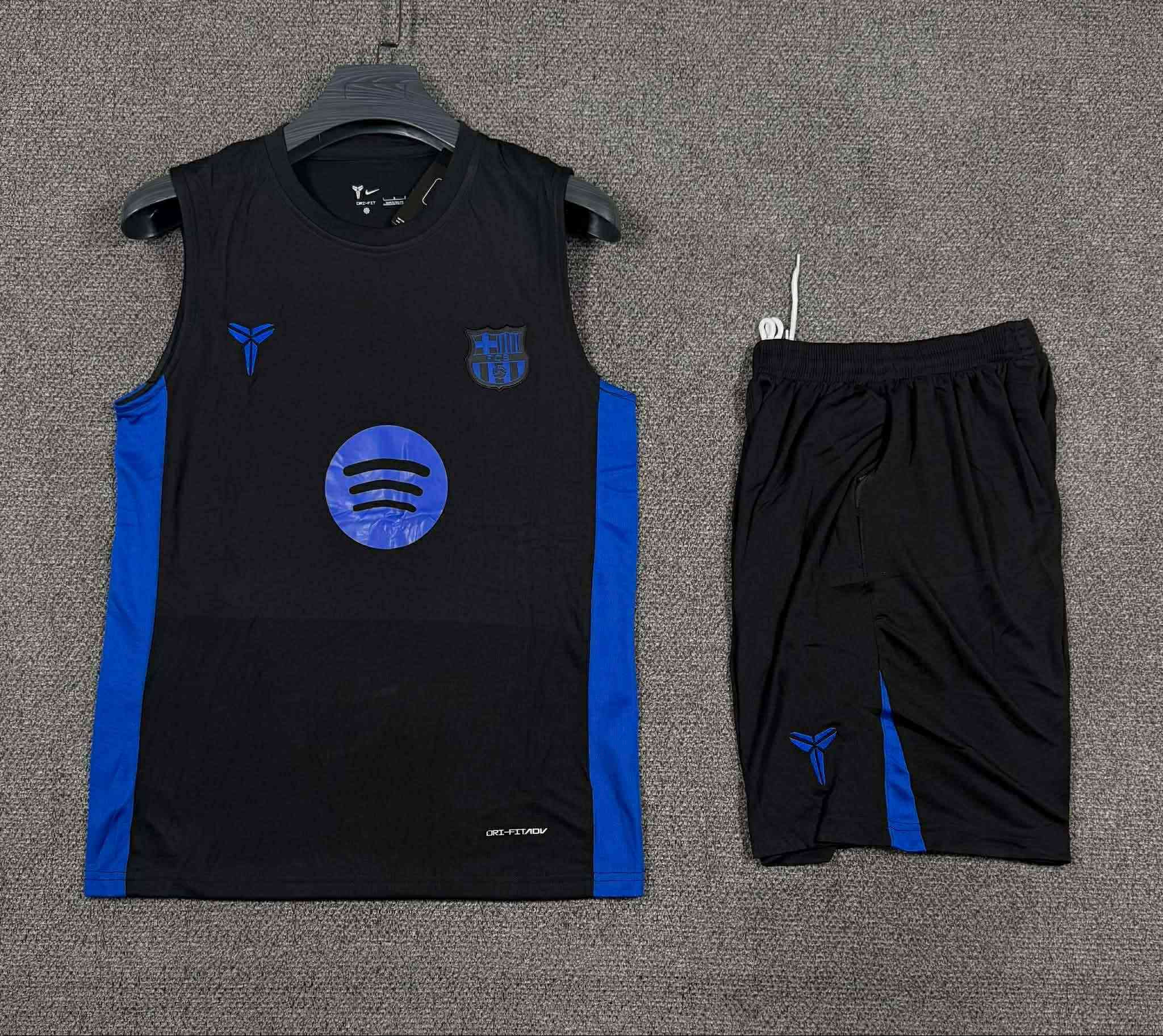 #رياضي
توفر تراك كيمونه خامه روعه 
القياسات من M/XXXL
العنوان بابل الاسكندريه مجمع حطين داخل السوك قرب مكتب حماده للموبايل 
***********
