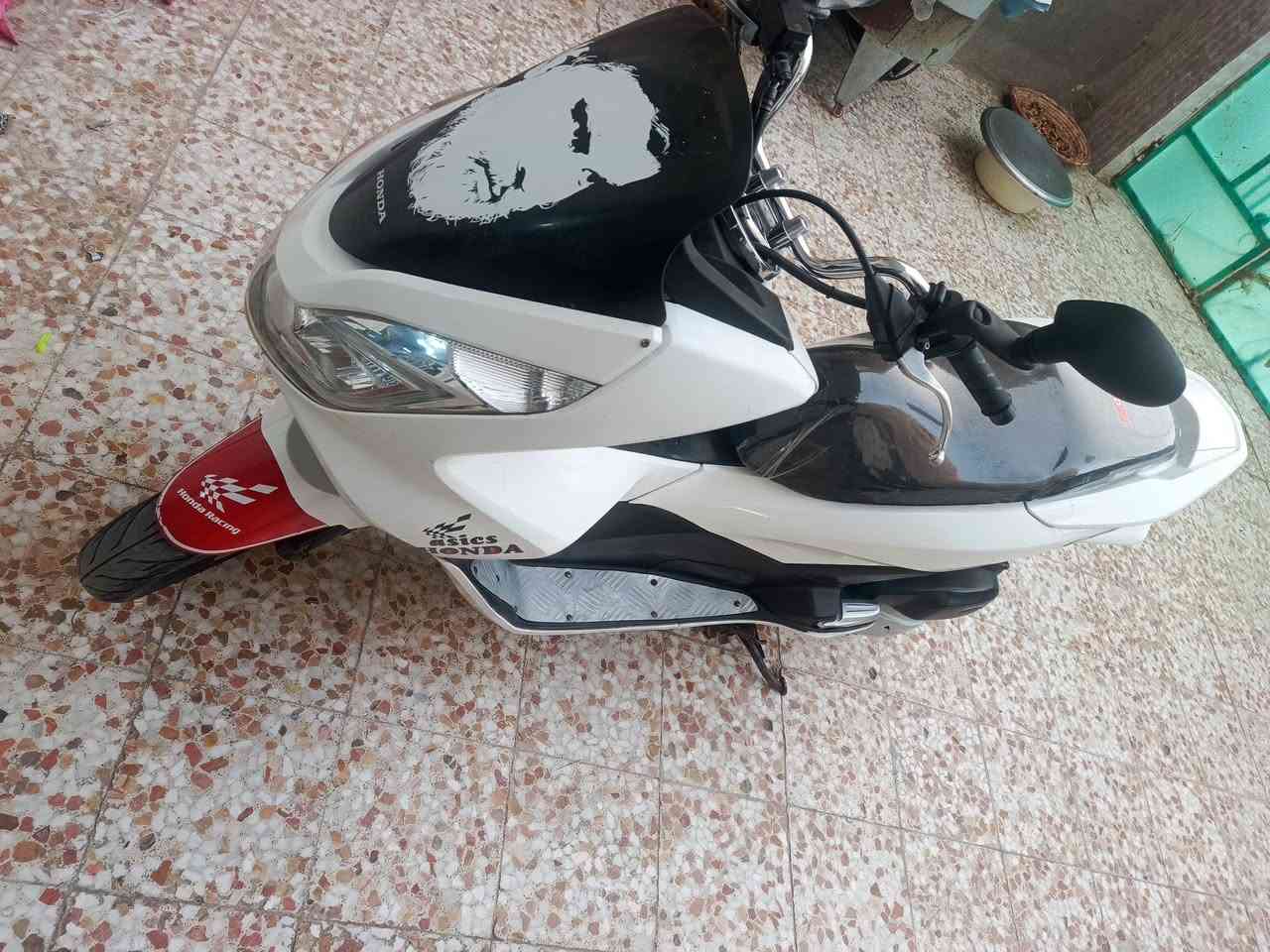 للبيع دراجه PCX الجيل الثاني ياباني اصلي jf بلادي حساسات ستان كهربائي نظام ايكو A حساس ازدحام إطفاء ذاتي مابيه اي نقص كلشي شغال السعر مليون و600 الف وبيه مجال للشراي مكاني المجر ***********
