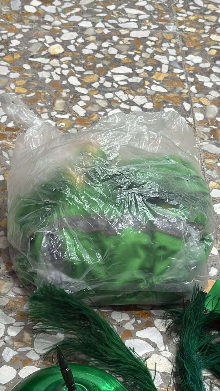 للبيع كامل ما ملبوس ***********
