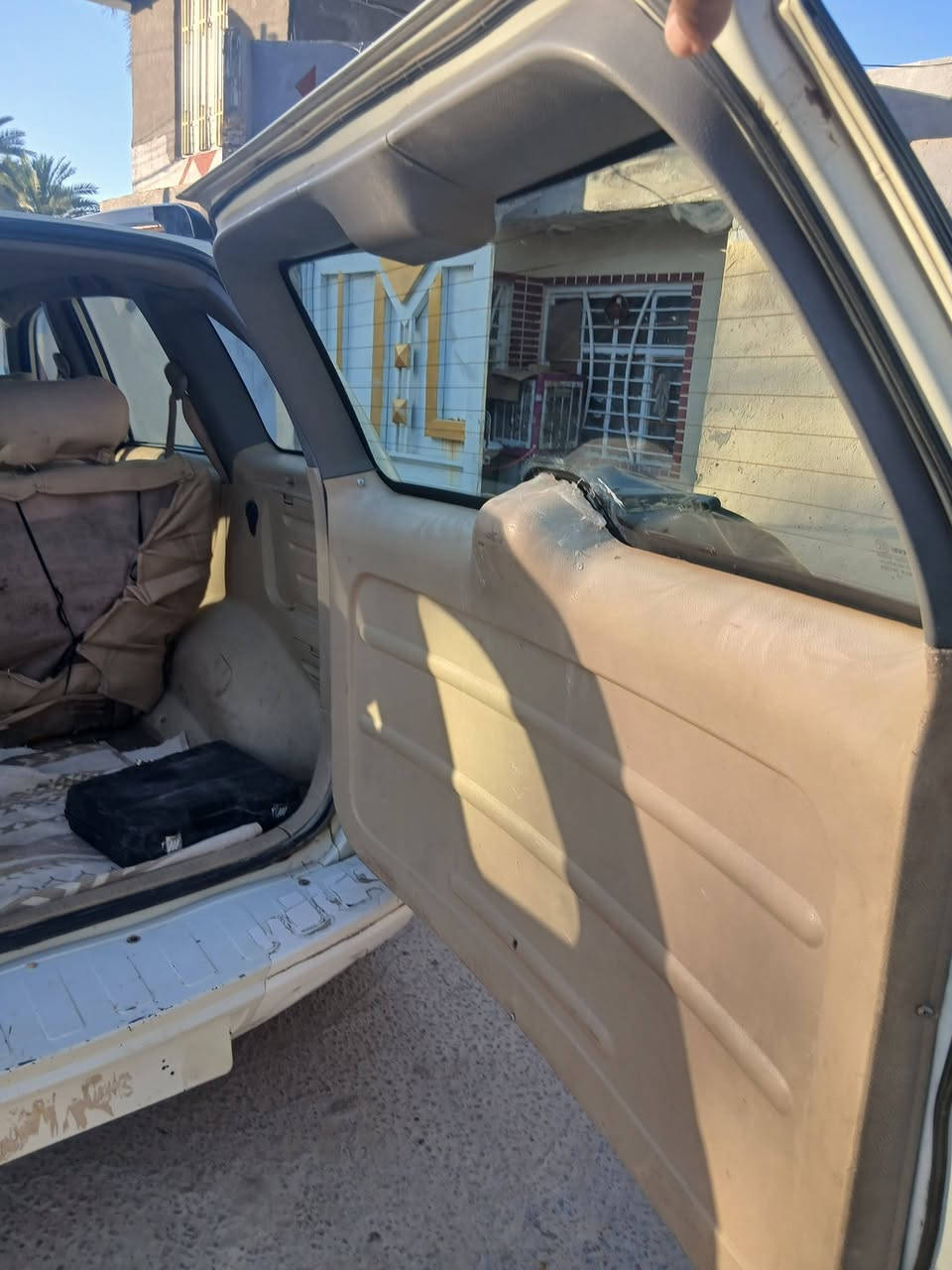 سيارة جون واي صيني  موديل 2013 مزاد وزارة الداخلية سيارة مكفولة من كلشي كير ومحرك مسبوشي بلادي لاتنقيص ولاتبخير وكاله بأسم اخوي للبيع او مراوس نقص بس تبريد السعر 40وبيها مجال قليل الهاتف***********
