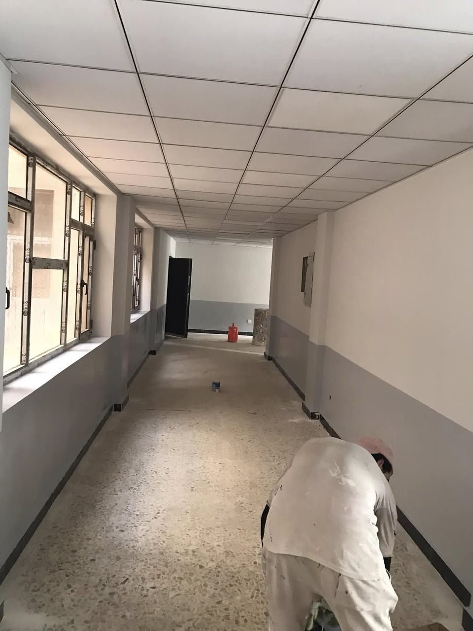 السلام عليكم 
من رخصة الادمن 
صبغ اردني المتر الفين ونص الواجهه قطعي 
للاستفسار ***********
