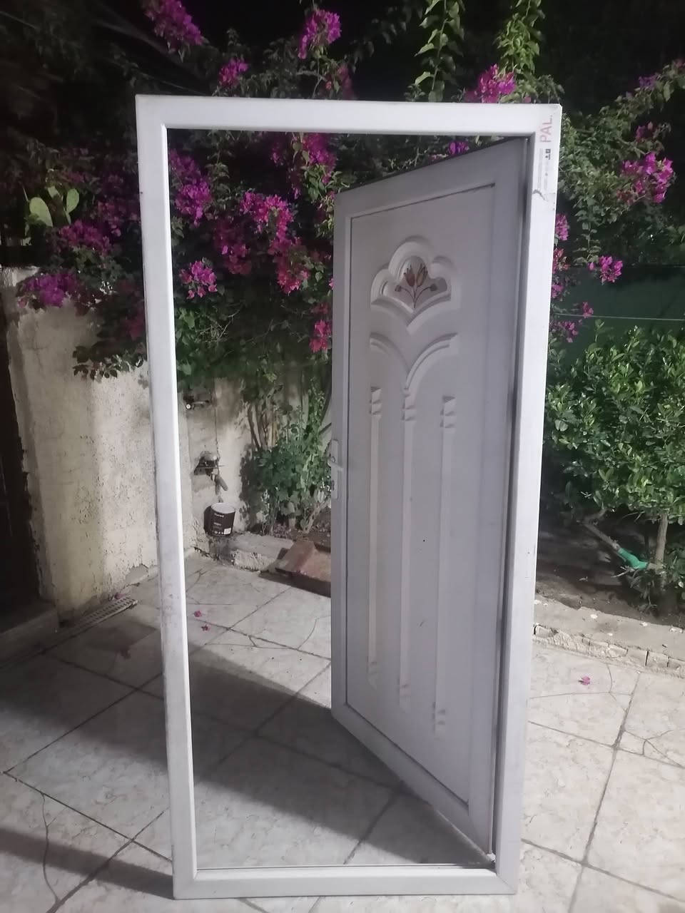 سلام عليكم بيبات مستعمله واحد كامل ول ثاني يرادله جرجوبه *********** سعر 75
