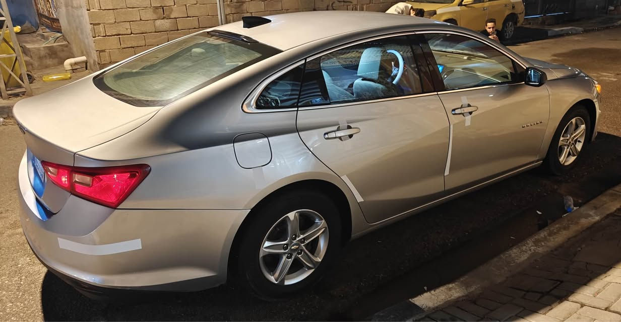 السلام عليكم 
ماليبو 2021 معوقين وكاله عامه 
سياره جاهزه من كلشي ضربته خشم بنيد وجنطه مبدله 
وصار بيها طخات باب خلف سايق 
مواصفات 
شاشه 
ابل كار بلي 
اندرويد اوتو
اوتو ستوب 
تحكم ستيرن
مثبت سرعه
مانع انزلاق
وباقي مواصفات معروفه 
السعر 115 بيها مجال مستعجل على بيعه 
العنوان البصره القبله 
*********** البصرة, العراق
