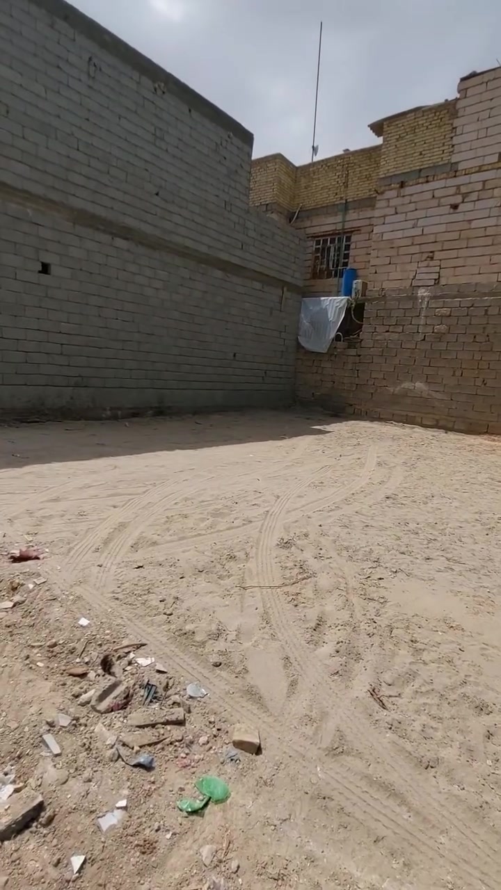 سلام عليكم 

قطعه ارض البيع المساحه ١٠٠ متر ١٠ في ١٠

عنوانه كربلاء شارع المصطوصف الحر الصغير

نوع العقار طابو زراعي سند ٢٥ قرار محكمه

يتوفر حميع الخدمات ماعده التبليط شارع عرض ٦ متر 

تبعد عن الامام الحسين ع ٤ كيلو 

سعر ٤٣ مليون معه المجال

الاستفسار الاتصال على الارقام التاليه

***********

***********
