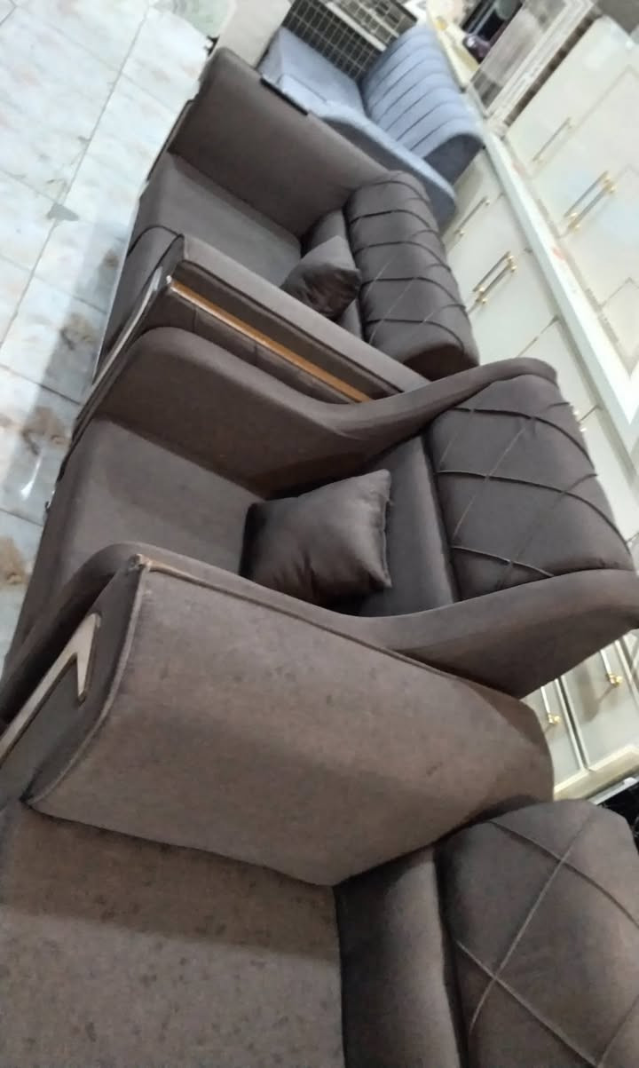 سلام عليكم
تخم تسكام 10 نفرات بعده جديد يخبل السعر 425 وبي مجال ومراوس هم اكو العنوان البوبيات سواق برتقاله البزل المدفون ***********
