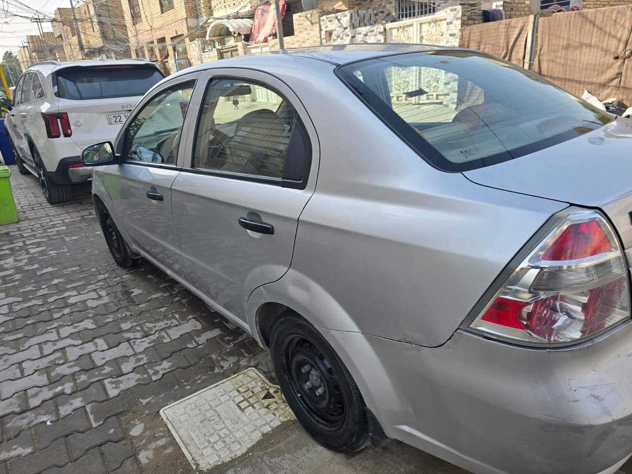 السلام عليكم شوفرليه افيو 2016 محرك 1600 وبيها شخط بالباب مال السائق بيها ضربه شاملغ الخلفي السعر 75 وبي مجال*********** اتصال
