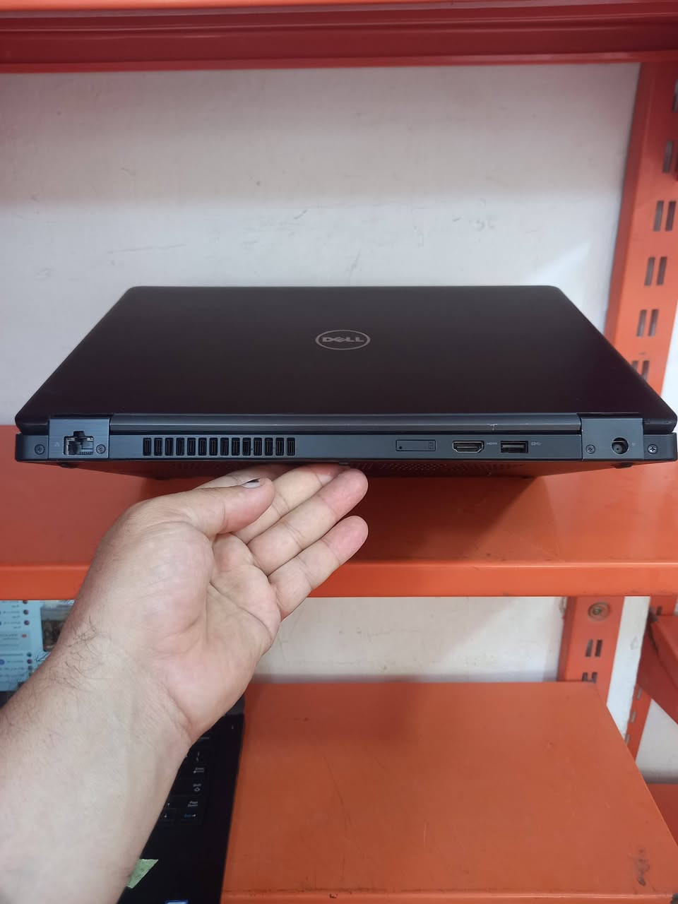 لابتوب دل dell 
الجيل السابع . 
المعالج كور اي 5 الجيل 7
الهارد    256 ssd 
الرام 8.  ddr4 
كارت الشاشة  4  شير 
حجم الشاشة  14 
الشاحنة اصلية 
يحتوي على منفذ تايب سي للشحن او نقل البيانات
نظام التشغيل ويندوز 10 عربي انكليزي 
الملحقات شاحنة وجنطة 
السعر  215
***********
***********
يوجد توصيل

متوفر 
تتوفر مجموعة لابتوبات بأسعار مناسبة ومواصفات
