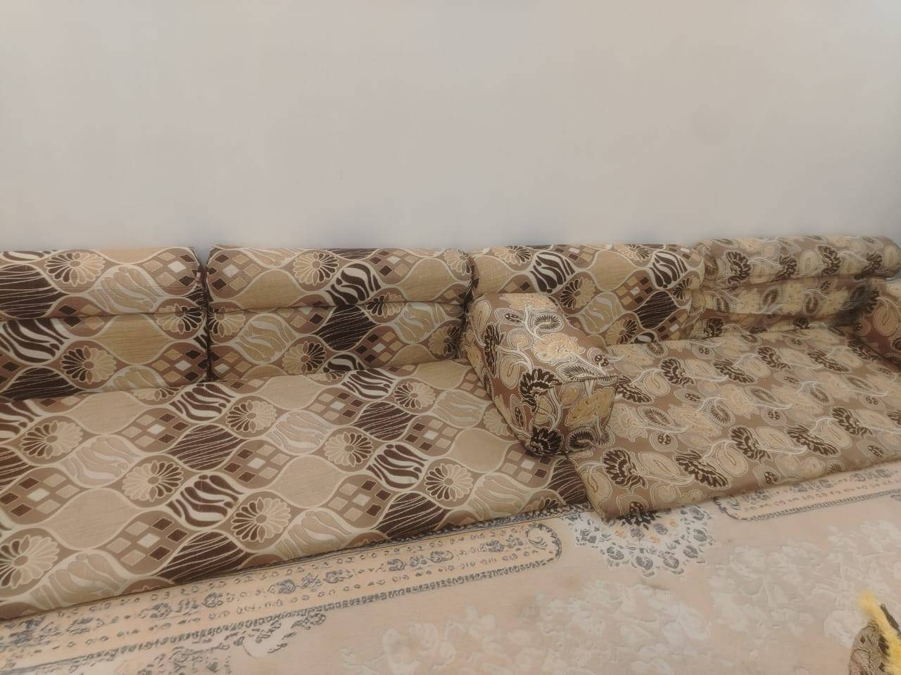 جلسه عربيه ١٣ متر مع تجوات ومساند مابيه ضرر السعر ١٥٠ الشراي يجي خاص مكان نجف حي ميسان *********** النجف, العراق
