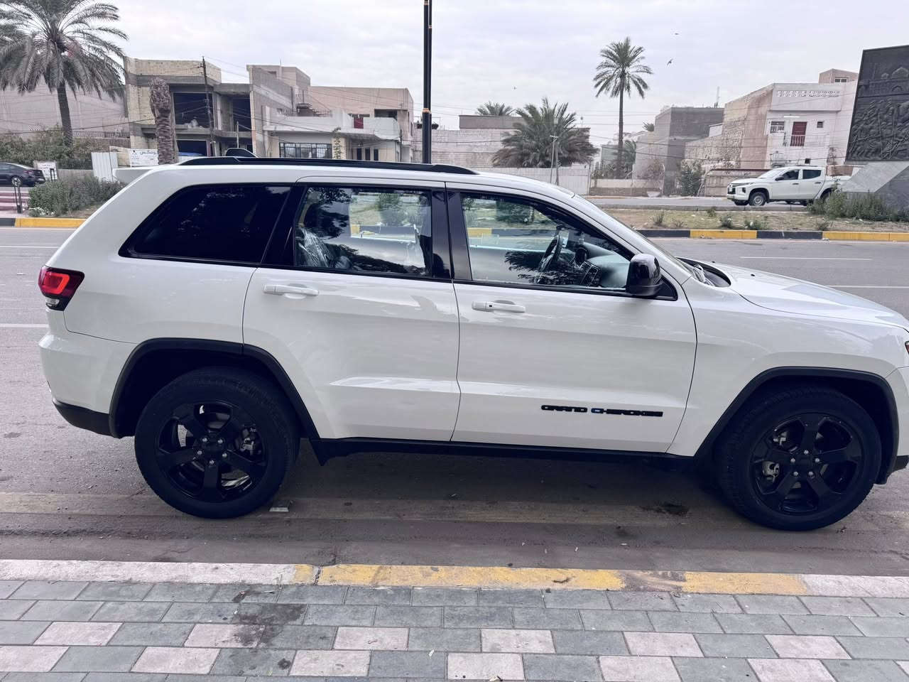 جيب شيروكي أبلاند موديل 2019
📍 الممشى: 84 ألف كم
السيارة نظيفة جدًا واستعمال شخصي
ضرر السياره مرفق مع الصور مع بارد في السياره هنا بالعراق 
المحرك والكير بحالة ممتازة
الايرباك سليم السياره جبتها ماشية 200ميل فقط على ايدي بانزين كله محسن و الدهن كله msoilاصلي
بشرط تفحص السياره ممفتوح بيها برغي  بس بلكات بدلت مره وصدر اصلي مره فقط
مريحة بالسفر وناعمة بالقيادة

✨ المواصفات:
 • شاشة كبيره + كاميرا +حساسات 
 • تحكم بالمقود جهتين + هيتر
 • تكييف ممتاز
 • أنظمة أمان توقف ذاتي 
 • كشن كهرباء مع هيتر 

🚗 السيارة جاهزة للفحص
📄 أوراقها كاملة وتحويل ثاني جاهز اي وقت 

💰 السعر: 240 ورقه قابل للتفاوض او مراوس بجيب شكل جديد هايبرد بضرر خفيف و كامل مواصفات
📞 للتواصل: خاص أو ***********
 📍الكاظمية او العطيفيه
