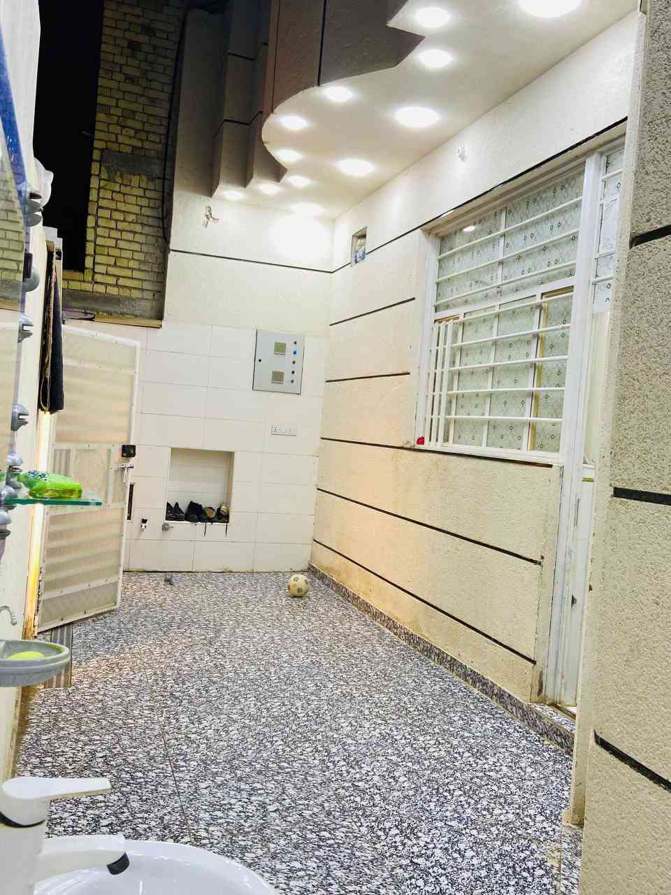 🪬اللهم صل على محمد وآل محمد 🪬

دار للبيع في محافضه ميسان 

منطقة حجي حسن الثانيه نهاية السايدين لجدد بدايه لمدخه مال حجي حسن 

 (لمساح150 متر) مقابيل مركز الكفل للعقار 
لدار طابق ونصف يحتوي علا غرفتين نوم وصاله واستقبال 
ومطبخ حار وبارد  وحمام ومنور وصاله فوق مبنيا بالكامل
للاستفسار : [***********] واتساب
