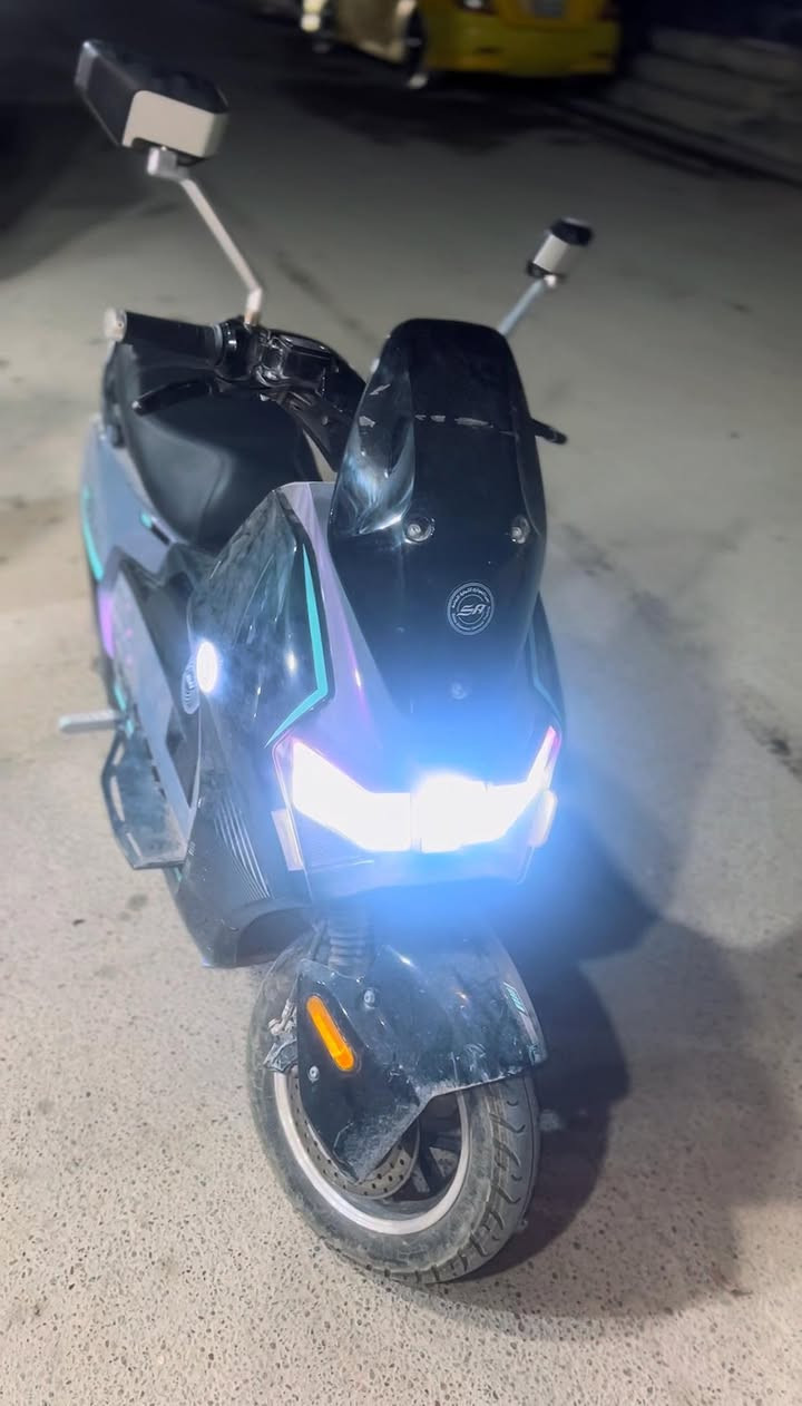 دراجه شحن سكينس صاروخي
استعمال اربع اشهر فقط (يعني جديده)
بيها 6 بطاريات 
الملف مالتها هو 2,000
تمشي بمسافة 70 كيلو 
تجي بيها ثلاث سرعات، و السرعة القصوى هي 80km بالساعة 
مخصصه لشخصين و الشخص الاخر مخصص اله حمالات للرجل 
و بيها مساحة تخزين امامية و يو اس بي للشحن
و لايتات عالي ناصي شبيه الزنون مع led الوان
السعر مليون و اربعمية و بيها مجال
ً
ً
 ً
ً
ً
ً
ً
ً
ً


**إذا كنت صاحب هذا الإعلان وتريد حذفه لأي سبب، رجاءا أرسل رسالة إلى الدعم الفني**