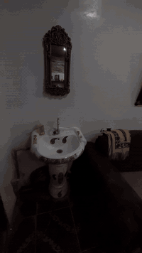 السلام عليكم
محل حلاقة كامل للبيع 
العنوان/ صلاح الدين 
***********
