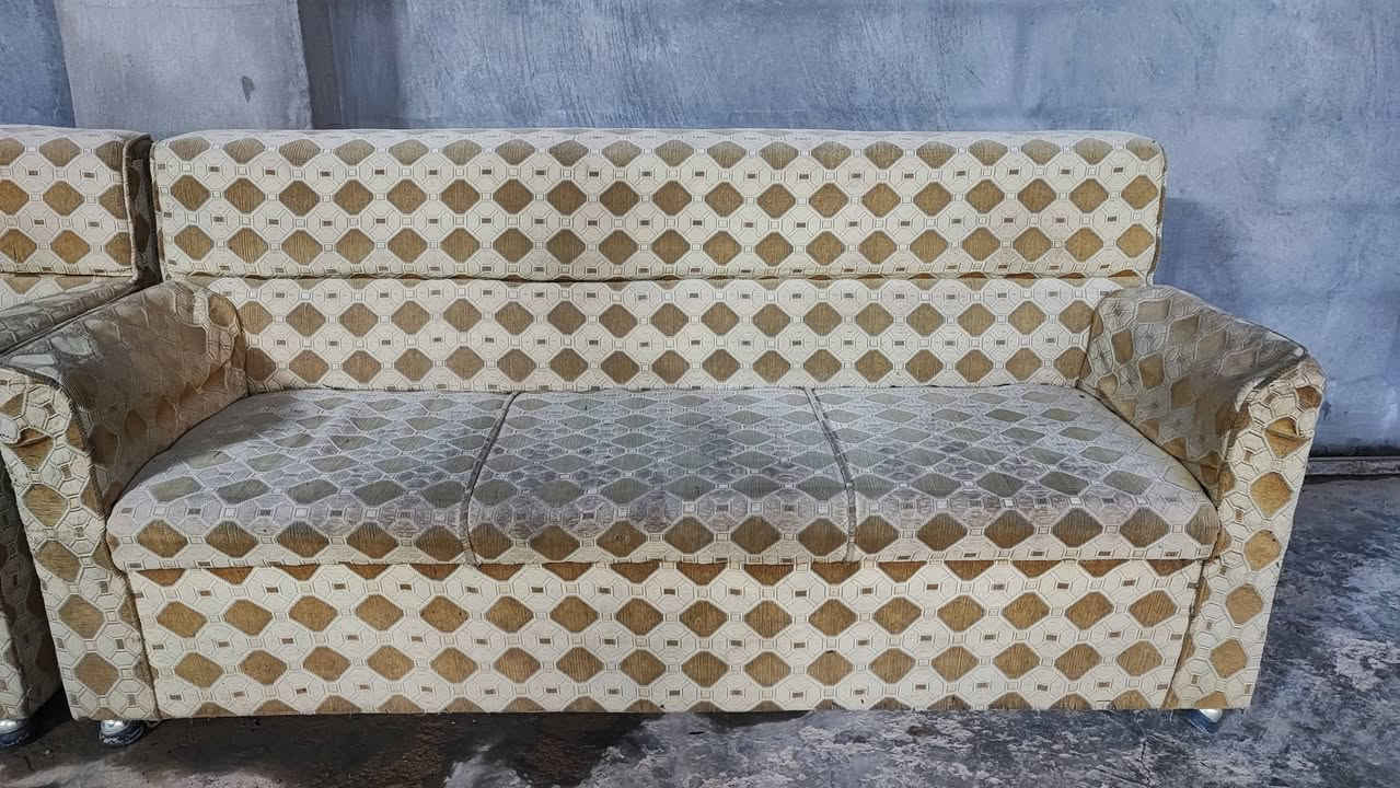 تخم للبيع عدد 6 نظيف خشبة سعر 150و بي مجال التواصل واتس ***********
