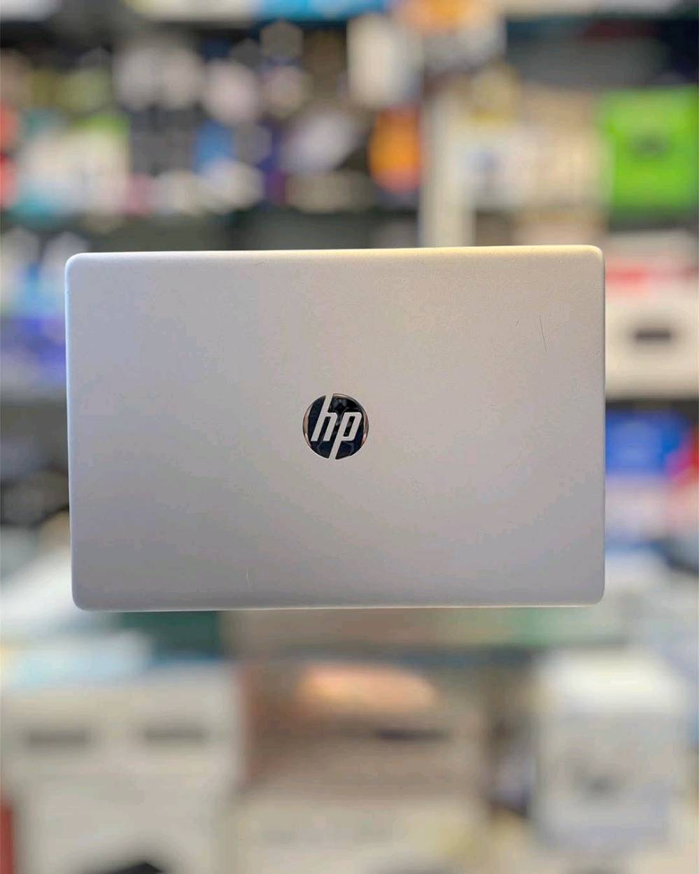 قطعة واحدة اخيرة
hp Laptop 15
المواصفات : Intel Core i7-1065G7
 معالج كور اي ٧ الجيل العاشر
‏‎رام: 8GB DDR4
‏‎ذاكرة: 256GB SSD
كرت شاشة خارجي : 2GB NVIDIA GeForce
كرت شاشة داخلي : 4GB INTEL SHARE
‏‎حجم الشاشة:  15.6inch FHD
‏‎مدخل USB A  و Type C و منفذ سماعة
منافذ HD , LAN
‎توصيل جميع المحافظات ٥ الاف
ماوس وحقيبة هدية مع الجهاز
ضمان لمدة ١٠ ايام من تاريخ الوصل
مراسلتنا عبر الواتساب او الماسنجر
***********
***********