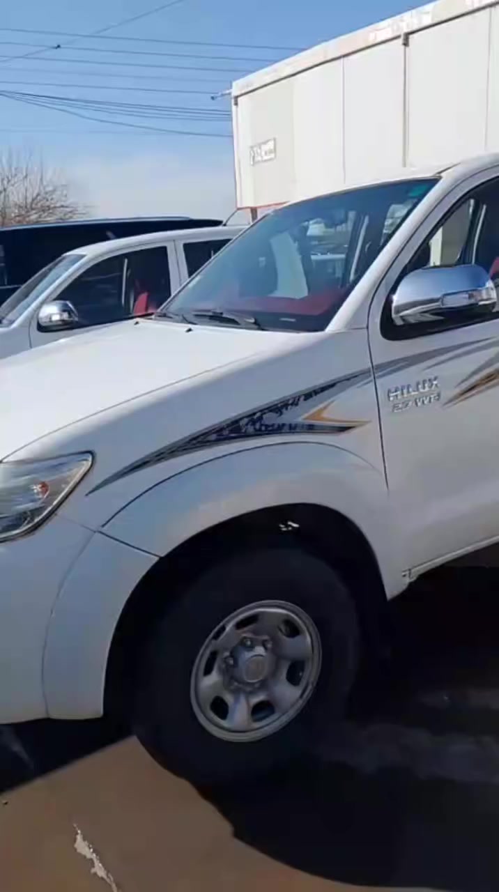 هايلوكس 2014 نضيفه كير محرك كله ع شركه تبريد ثلج سياره نضيفه سعرها 170 ورقه
***********
