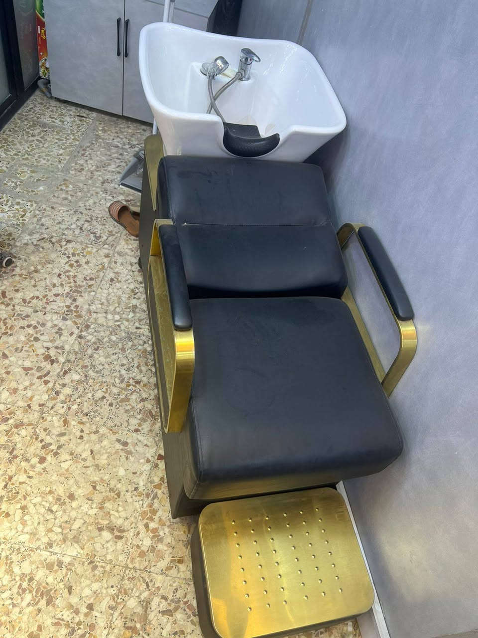 غراض صالون للبيع عنوان حله بابل حي طياره اتصال 781 990 9000
