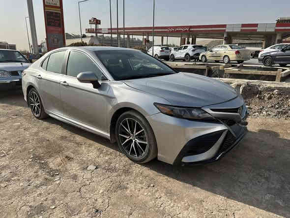 السلام عليكم كامري موديل 2024 مواصفات SE ماشية 40 رقم سليمانية باسمي شخصيا سنويه لل 2030 صور الضرر مرفقه بالمنشور 
السعر 205
***********
