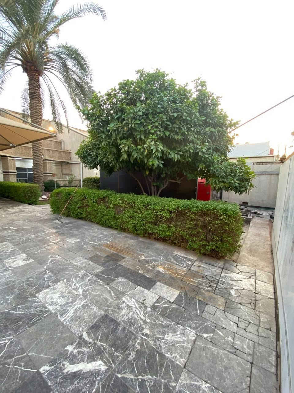 #للأيـــجار_في_الســـيدية
حصراً لدى مكتب عبدالله الرفيعي 

بيت مساحه (460) متر على شارع 40 السايدين يرهم تجاري او سكني الدار محدث وممتاز جدا يحتوي على غرف نوم عدد خمسه وصاله كبيره ومطبخ وخدمات عدد ثلاثه وكراج كبير يتسع اربع سيارات وحديقه كبيره علمنا الدار مجهز بكهرباء مجانيه 20 امبير على مدار السنه 

يؤجر سكني او تجاري كمقر شركة او معهد او حزب او غيرها من الامور التجارية الاخرى 

للاسـتفسـار الاتـصال علـى الارقـام التـاليه  او زيـاره مكـتب عبدالله الرفيـعي السيـديه_شارع الضـباط_ مقابل مجـمع لحـوم جويـلي

مكتب عبدالله الرفيعي 

* المنتظر للعقار*

للاستفسار 

***********

━━━━━━━━━━━

#بيت #عقارات #منزل #بيع #وساطة_عقارية

#شركة #سيدية #بغداد #عرا

#عقارات_السيدية

#عقارات_الكرخ #ايجار_تجاري

#بنايات_سكنية

#عقارات_القادسية #عقارات_اليرموك #عقارات_المنصور

#عقارات_الحارثية #عقارات_الكاظمية #عقارات_الاعظمية

#عقارات_العطيفية #عقارات_حي_الجامعة
