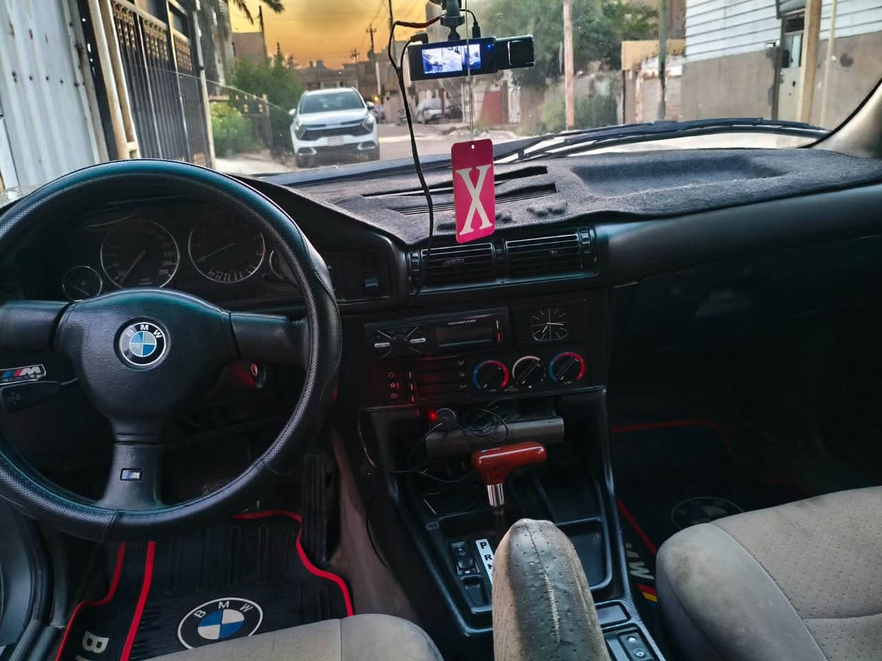 السلام عليكم
للبيع او المراوس 

BMW 525 مفتوح 
موديل 90 
كير ومحرك وتبريد وصدر امامي وخلفي كامل  
فقط نقص شيال الكاردن والبور بيهن عطل 

السيارة جاهزة وخير من الله فقط ذني نقص الي ذكرتهن 

 السعر : 58$ وبيها مجال بسيط 

مكان السيارة : بغداد/ حي العامل 

رقم الهاتف :  ***********
