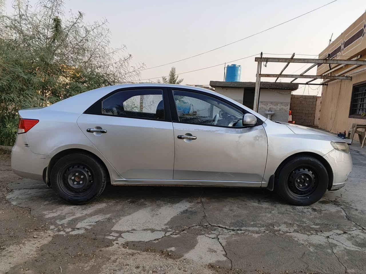 سلام عليكم
سيارة سيراتو موديل2012
ماشيه 270
محرك مكفول 1600
ومثل موضح بل سونار
سعرها 95 
***********
