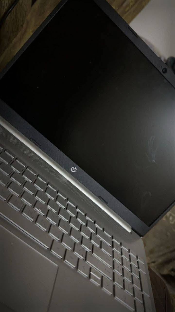 لابتوب hp من شركة النبع حصراً استخدام شخصي
المواصفات:

 • المعالج: Intel Core i3 – الجيل الـ12 (12th Gen)

 • السرعة: 1.20 GHz

 • الرام: 8GB RAM

 • الخزن: 512GB SSD (سريع جداً بالإقلاع وفتح البرامج)

 • النظام: Windows 11 Pro (أحدث إصدار)

 • النواة: 64-bit

 • الشاشة: واضحة ومناسبة للدراسة والعمل الطويل

 • الشركة: HP

 • الموديل: HP Laptop 15s�️ 

مناسب للطلاب والموظفين

✔️ يشغل برامج أوفيس، إنترنت، محاضرات،


**إذا كنت صاحب هذا الإعلان وتريد حذفه لأي سبب، رجاءا أرسل رسالة إلى الدعم الفني**