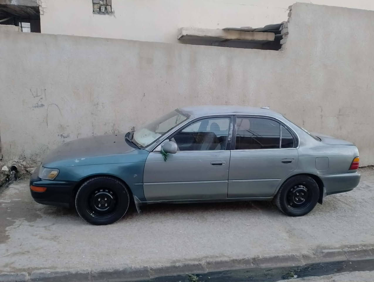 كورولا موديل ٩٤ رقم واسط جاهزه تبريد تدفى بيه بنيد وجاملغ مبدل بس  ***********
