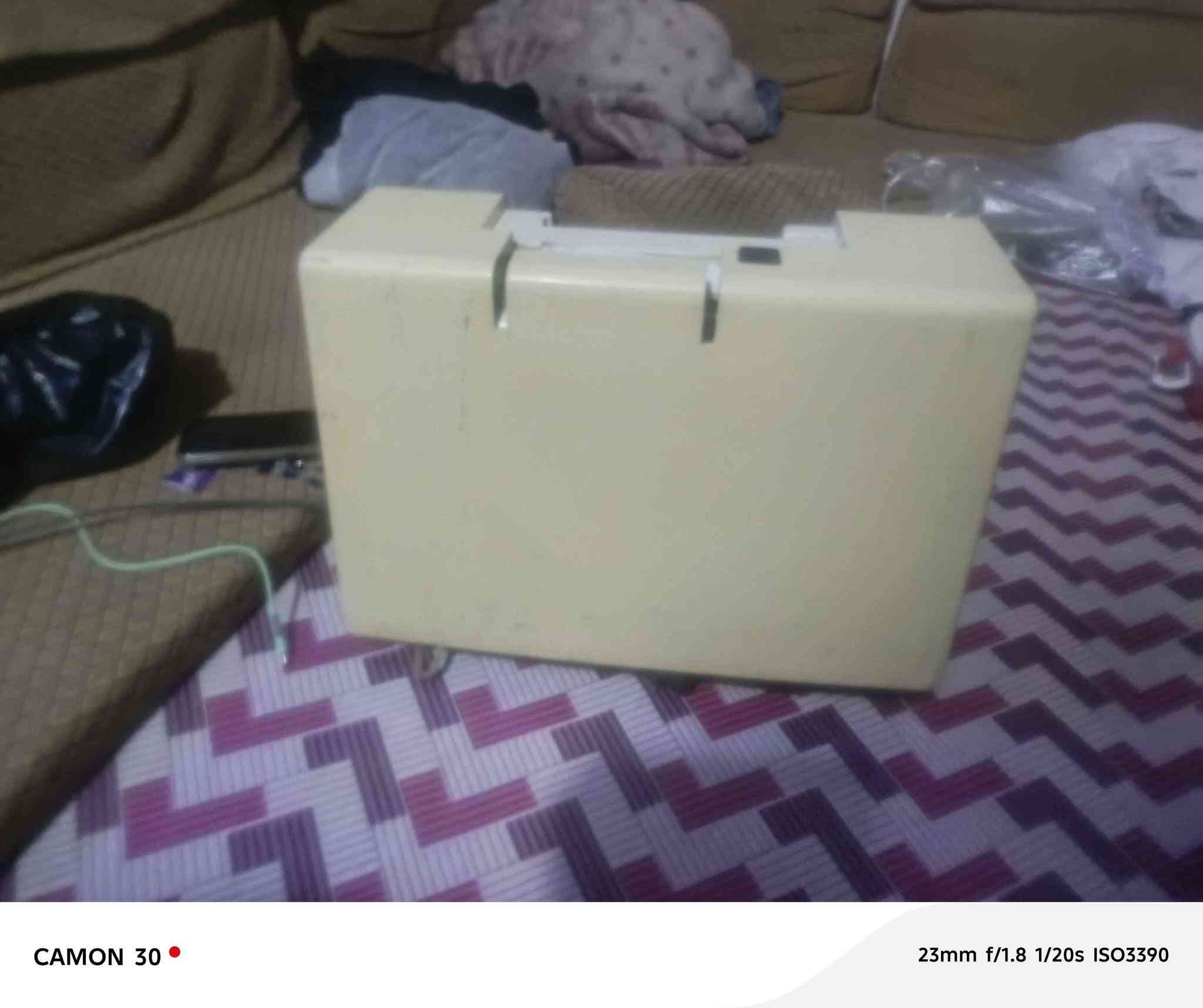 ‎مكينه خياطه شغاله نقص بس الميز ،،، للستسفار،، ***********،،، سعر 150وبيه مجال‎ البصرة, العراق
