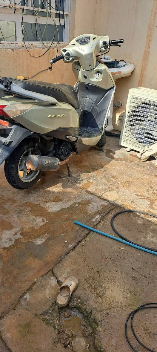 السلام عليكم دراجة ليدي حديث دراجة نضيفة مجفت مرة وحدة كلة شغال رقم تلفون ***********و
