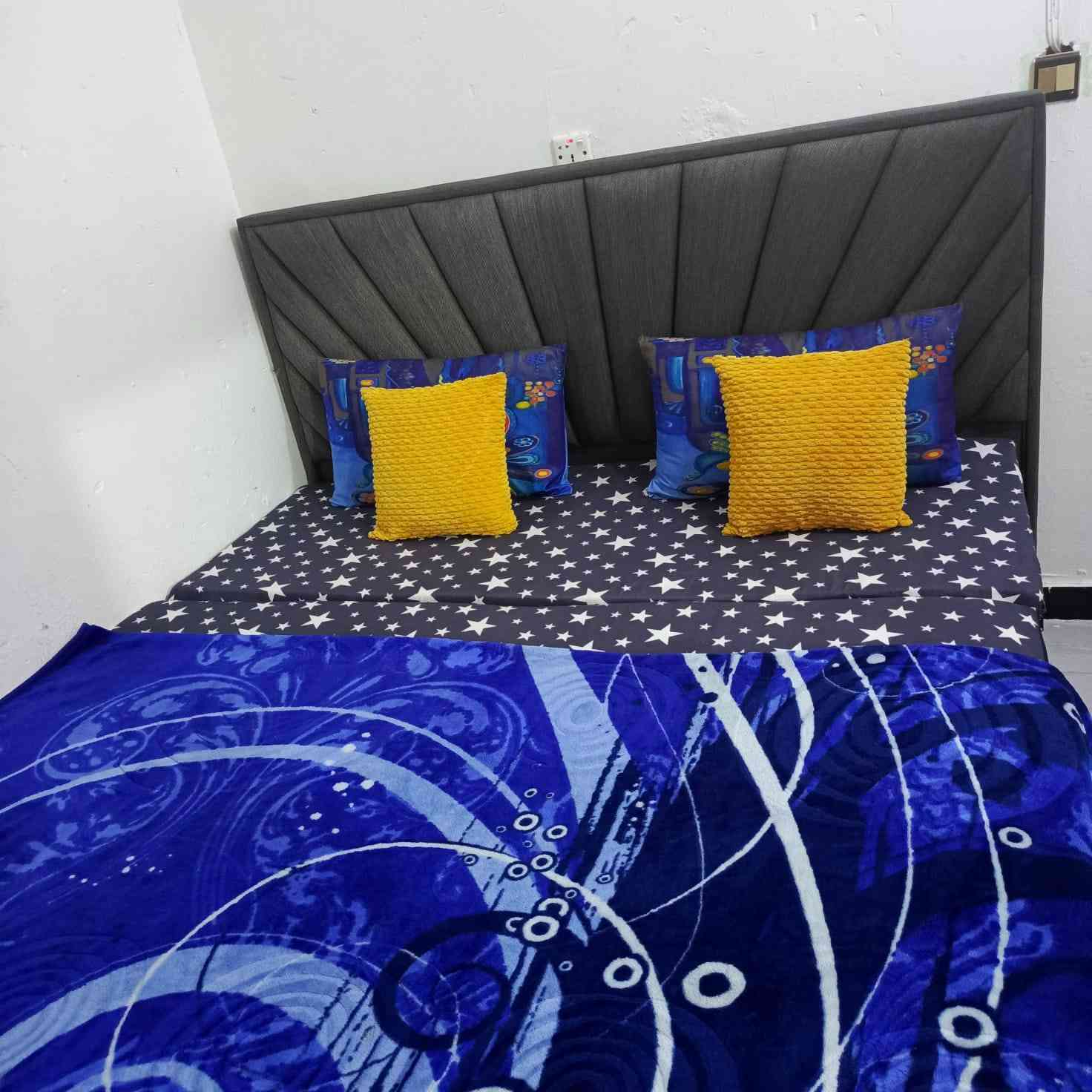 السلام عليكم عندي جربايه تركيه ام المخزن بدون دوشك ضرر بيه بس ل رجل تتبدل ب الف بعد جديد والله سعر 170 وبيه مجال للطيبين المكان بغداد شعله شارع ابو دهن رقم الهاتف ***********
