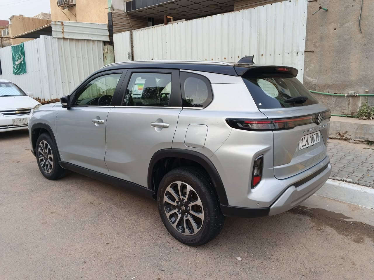 سوزوكي جراند فيتارا 2025 
الفئة: SUV (دفع رباعي / دفع أمامي)

عدد المقاعد: 5 ركاب

محرك 4 سلندر سعة 1.5 لتر

القوة: حوالي 101–103 حصان

العزم: 136 نيوتن متر

قير أوتوماتيك 6 سرعات أو عادي حسب الفئة

صرفية الوقود تقريباً 20 كم لكل لتر

خزان الوقود 45 لتر �

كارتي +١

شاشة لمس 9 إنج

كاميرا 360 درجة

شحن لاسلكي للموبايل

دخول ذكي + تشغيل زر

شاشة معلومات للسائق

مثبت سرعة

وسائد هوائية أمامية وجانبية وستائر

نظام ABS + EBD

نظام الثبات الإلكتروني ESP

حساسات خلفية

كاميرا خلفية أو 360 حسب الفئة �

صرفية بنزين اقتصادية

شكل عصري ورياضي

راحة عالية داخل المقصورة

مناسبة للمدينة والسفر

سقف بانوراما 

مكلف بنشر هاذ رقم صاحب السياره 

(***********)

(***********)
