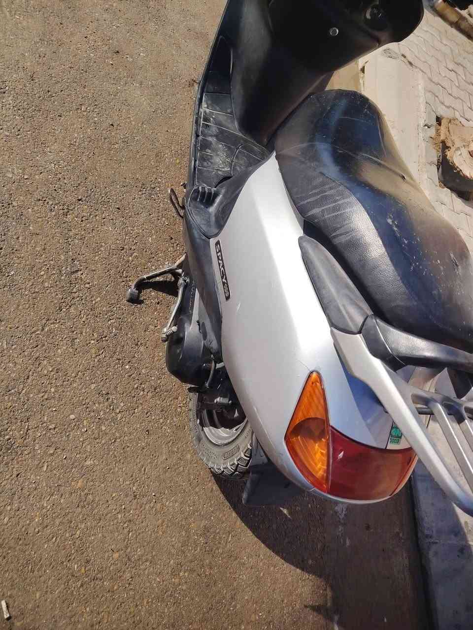 السلام عليكم دراجه سبيسي ياباني للبيع كله بلاد مامبدل شي تجاري منه كفر اصلي حوض كشن كابريتر كله اصلي ناعمه اخت الرمبه مكاني كوت فلاحيه شراي يتصل ***********رجان ما متواجد علا الفيس شراي يتصل ويدلل
