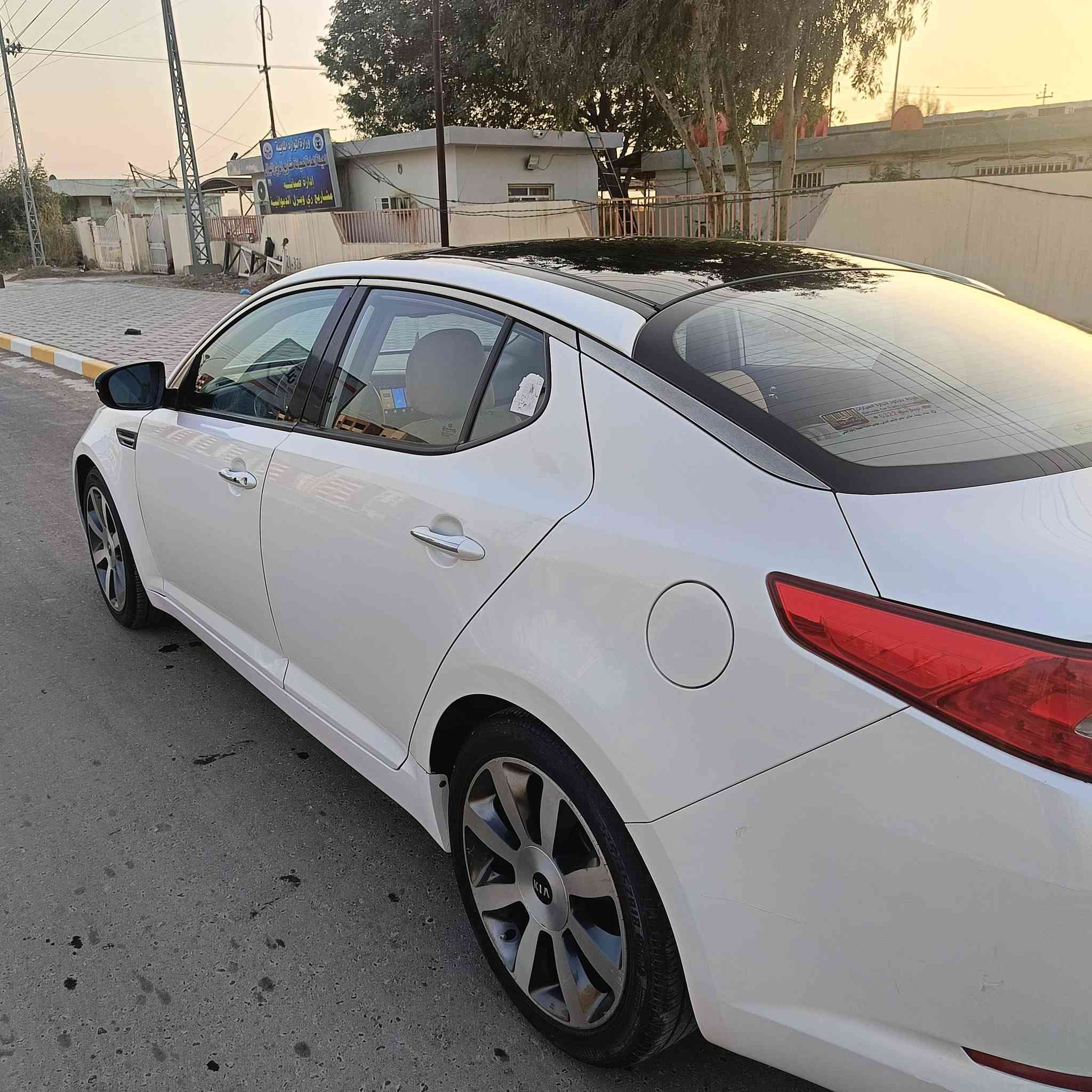 كيا اوبتما 2013 فول مواصفات محرك 2000 دوش ...
بصمة ...بانورما... شاشة وكامرة ...تحكمات ستيرن...حساسات..بيها مكانين بارد 
المكينة غير مفتوحة وصرفيتها اقتصادية جدا 
ماشية 130 ومن تعبر 120 دك جرص والسيارة نظيفة وجديدة مكانها وحتى الدواخل جديدة وكاعتيها مفروشة جلد وبالعافية ع الياخذها رقم بغداد الدولي وسنويتها ل 2030
واي استفسار 
اتصل ع ارقامي ***********
*********** وان شاء الله منقصر 
السعر 143
